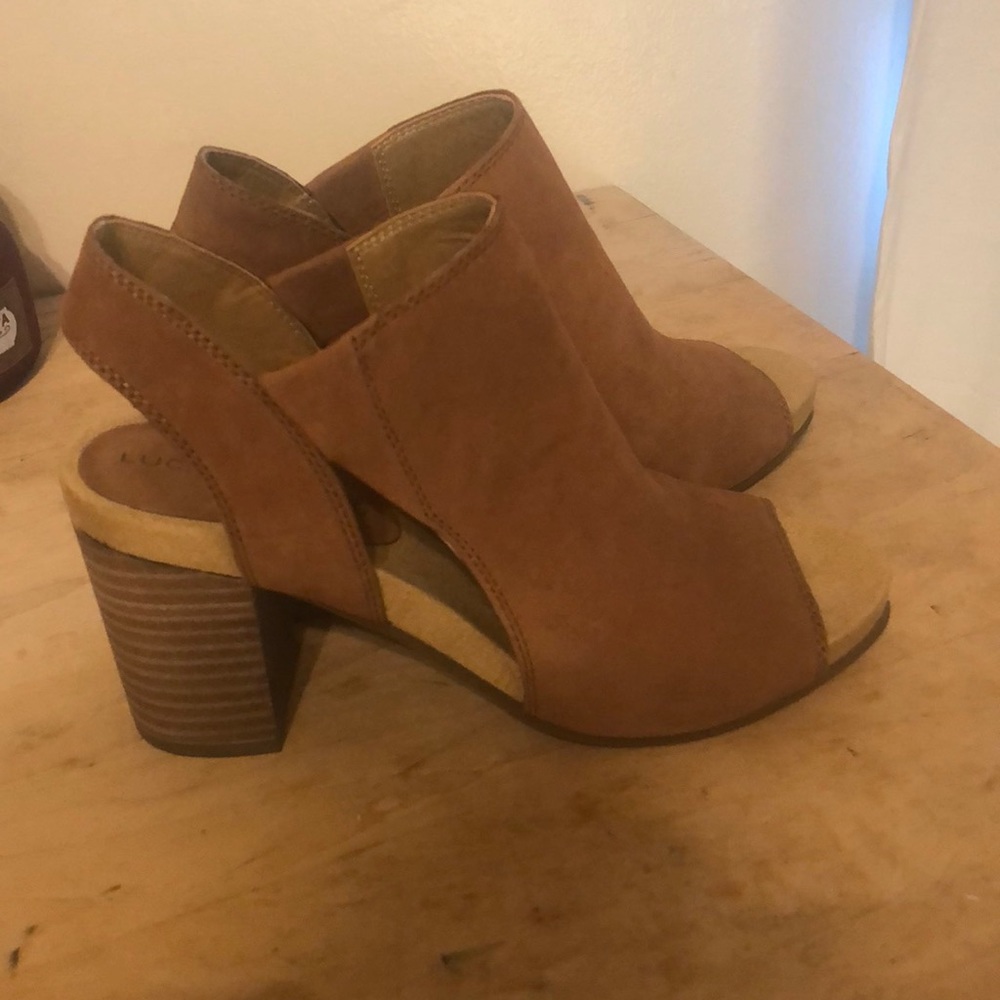 Lucky Brand Saundra size 6.5